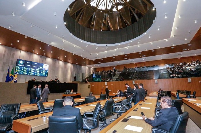 Servidores da Alepe têm aumento de 6%, diz nova lei