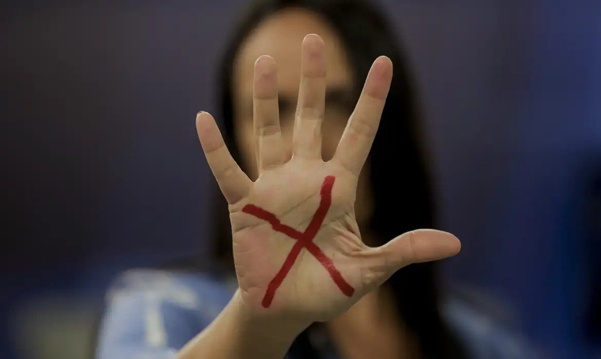 Violência contra a mulher: Atendimentos pelo nº 180 saltam 45% em 2025