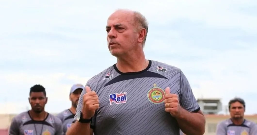 Treinador da Juazeirense Carlos Rabelo sofre AVC e segue internado em hospital